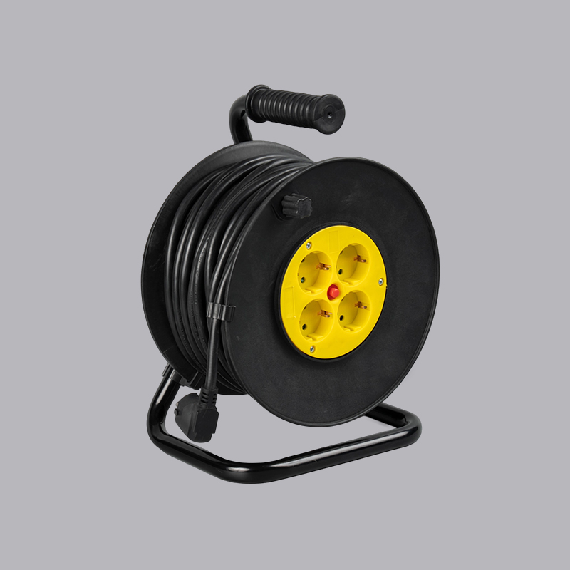 Cuộn cáp 50m khung sắt loại G4R-50 của Đức