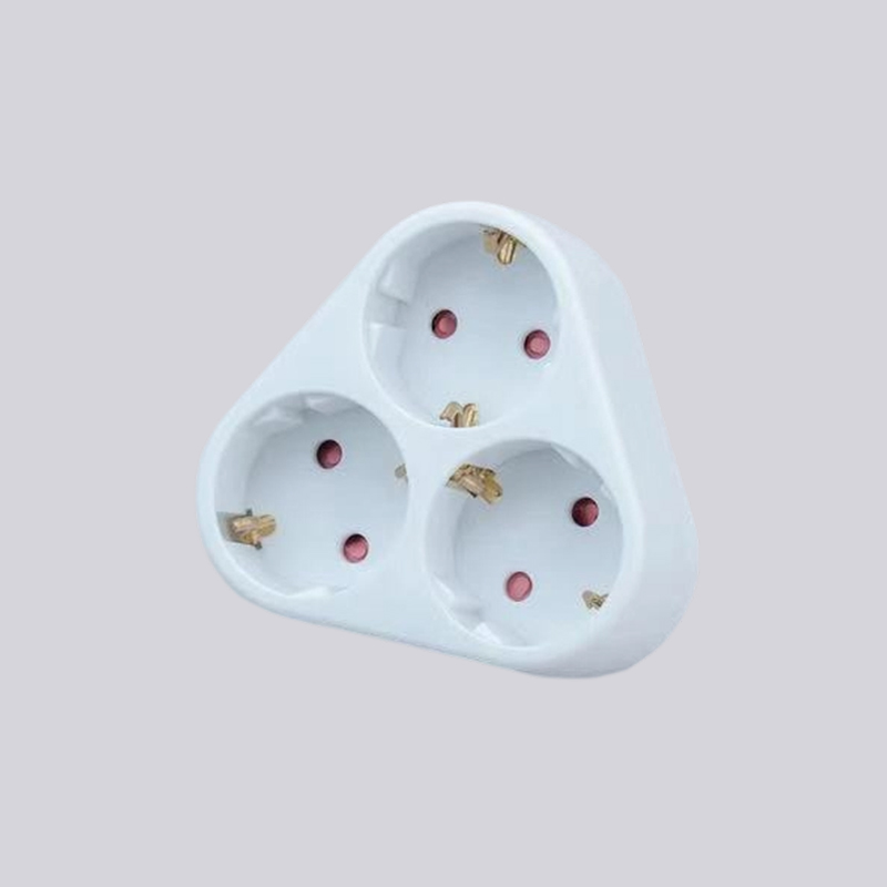 G01-03A Bộ chuyển đổi hình tam giác ba phích cắm tròn của Đức